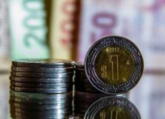 Dólar débil sostiene un peso barato