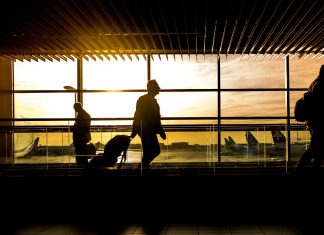 Trump planea bloquear el acceso a EEUU a los estadounidenses y residentes