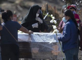 El azote de covid-19 deja a México sin certificados de defunción
