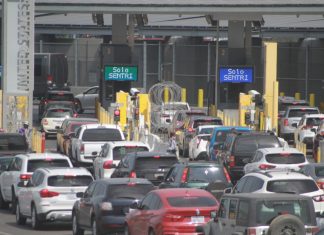 Continúan restricciones en los cruces fronterizos de México y Canadá
