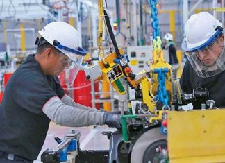 El empleo se recupera en la industria manufacturera, las horas trabajadas se estancan y las remuneraciones caen