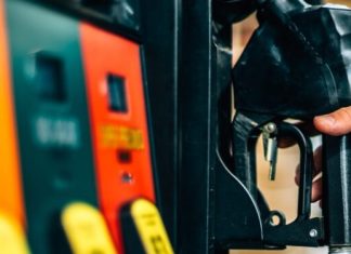 Gasolina y gas subieron 6.6 veces más que el salario mínimo