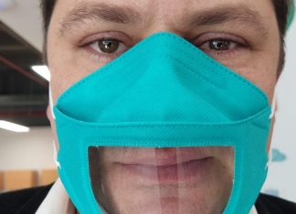 México: Crean mascarillas transparentes para que las personas sordas puedan leer los labios y comunicarse