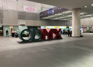 La pesadilla de volar en avión en México