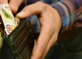 Banxico ve riesgos por el aumento salarial dinero