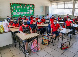 Propuesta de reformas constitucionales vulneran derecho a la educación: Mexicanos Primero escuela salon