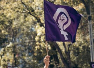 Por qué no se debe felicitar a las mujeres el 8M