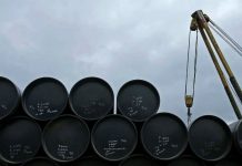 Aportaciones de la industria petrolera cayeron 26 % en octubre