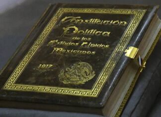 Los poderes Ejecutivo y Legislativo empeñados en implantar un «gobierno de facto» en México Constitución