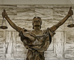 Fiebre de presidentes por el poder judicial en Latinoamérica