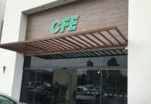 Jubilados de CFE protestan en Centro Histórico contra la Ley de Pensiones