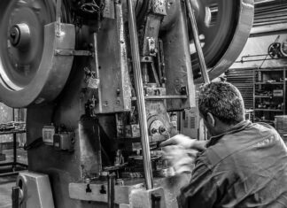 Economía mexicana hacia el estancamiento en cuarto trimestre de 2024: Índices adelantados clave manufactura