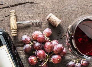 Conoce los 5 mitos más comunes sobre el vino vino