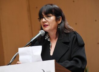 La coreógrafa e investigadora en danza, Minerva Tapia, recibió el Reconocimiento al Arte Dancístico Minerva Tapia