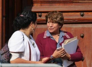 Le quieren mover la silla a la maestra Delfina Gómez