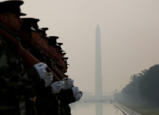 Continúan incendios forestales en Canadá sin que puedan atenuarse Reuters incendios Canadá