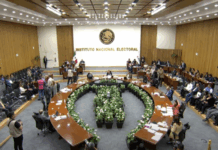 Los seis sepultureros del INE