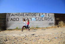 “Cargando sueños. mochilas, caminos y esperanzas” de Alfonso Caraveo, se inaugurará en CECUT Cecut