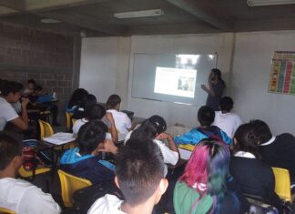 Maestros en la cuerda floja: la precarización que mata la educación en México escuela, salon, maestro