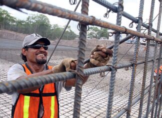 En México, trabajar no basta: 45.8 millones no pueden comprar la canasta básica con ingreso del empleo trabajador, empleo