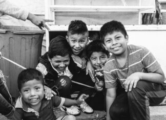 Niñez en México: promesas oficiales en un contexto de violencia y abandono niños