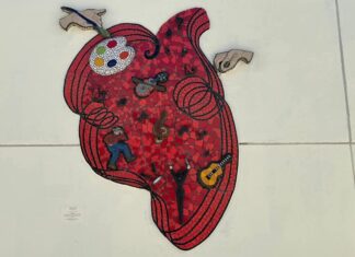 Donan mural como tributo al arte en mosaico arte en mosaico