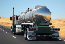 California revocará 17 mil licencias comerciales; hay migrantes afectados transporte