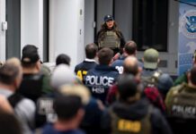 Esta es la oportunidad para reformar ICE Kristi Noem leading an ICE raid