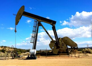 Perforación de pozos exploratorios de Pemex cae a la mitad en 2026