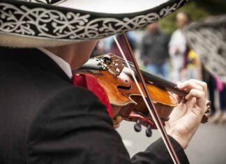 ¡De Picante, Tequila y Mariachi!