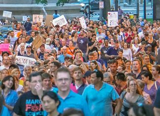 Pogroms al estilo americano: Redadas en hogares de activistas proinmigrantes buscan intimidar y criminalizar