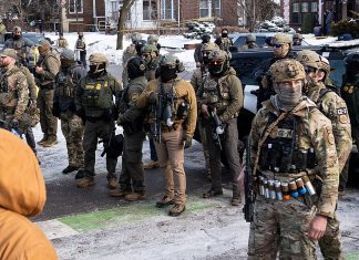 ICE ha disparado en 30 incidentes, matado a ocho personas y herido a 14