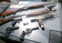 Embajador Johnson anuncia confiscación de 138 armas que pretendían llegar a México desde EU
