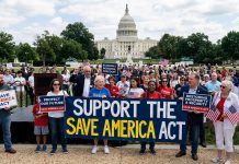 Lo que se sabe de la SAVE America Act, la ley que cambiaría las reglas para votar en Estados Unidos