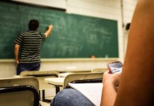 El 81% de maestros, a favor de regular uso de dispositivos en escuelas: Mario Delgado