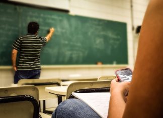 El 81% de maestros, a favor de regular uso de dispositivos en escuelas: Mario Delgado