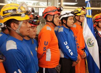 El indignante recibimiento a los Topos Azteca en Colombia que hizo enfurecer al rescatista Héctor Méndez