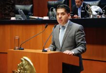 Emmanuel Reyes va por Morena en León, entre guacamayas y polémica