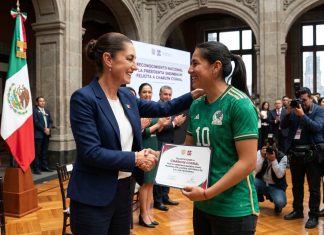 Sheinbaum felicita a Charlyn Corral por coronarse como mejor delantera del mundo en el Balón de Oro: “Es un orgullo para México”