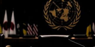 La diplomacia vuela bajo